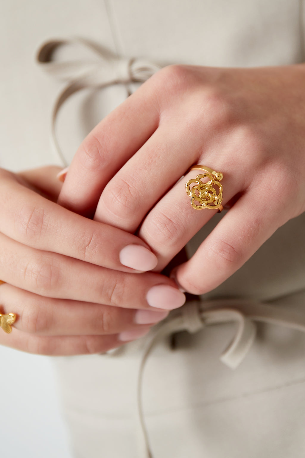 anello tocco floreale