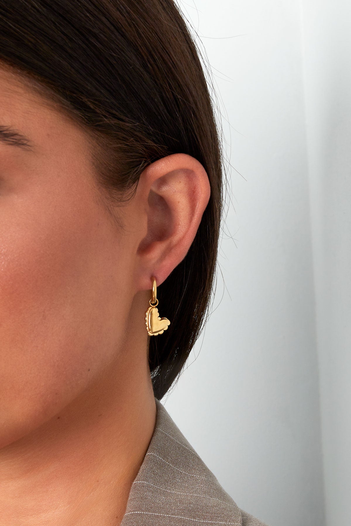 piccoli orecchini pendenti a forma di cuore