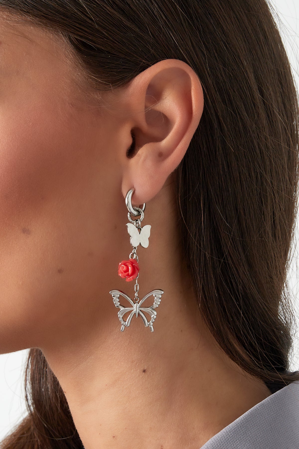 orecchini volano via